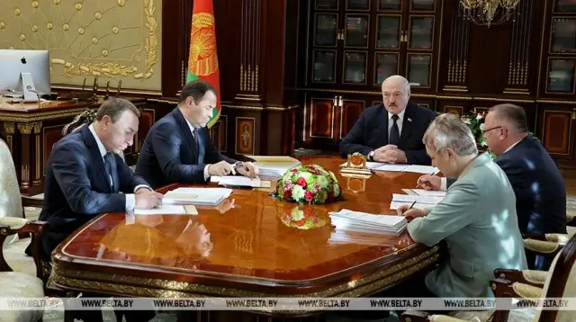 Лукашенко пообещал выплачивать госдолг Беларуси в рублях