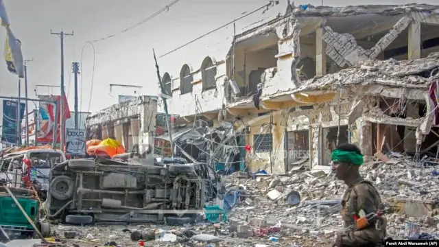 Не менее ста человек погибли во время теракта в Сомали