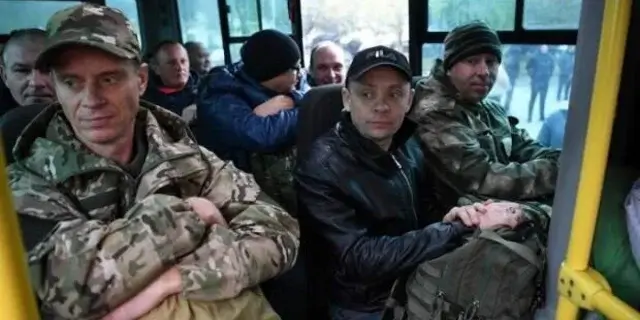 В России волонтеры бесплатно проводят военную подготовку