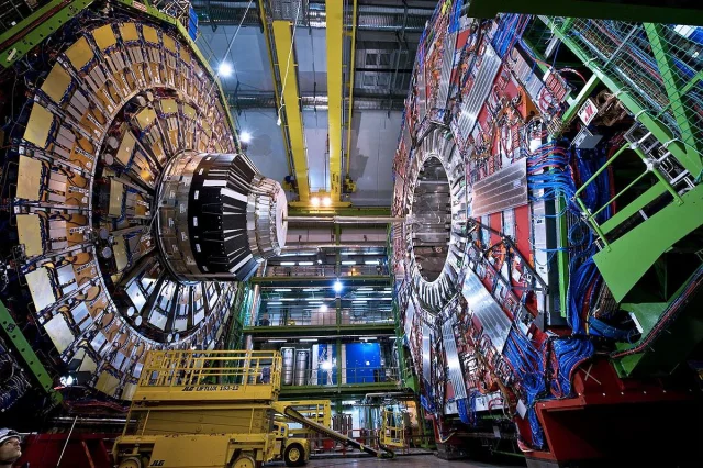 Большой адронный коллайдер остановили ради экономии электроэнергии