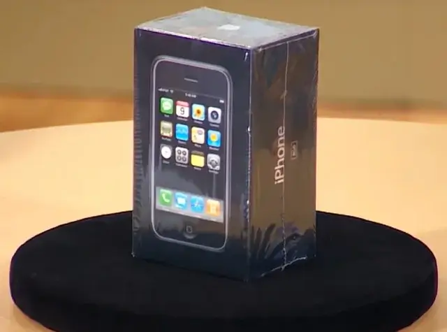 iPhone первого поколения продали за неприлично высокую цену на аукционе