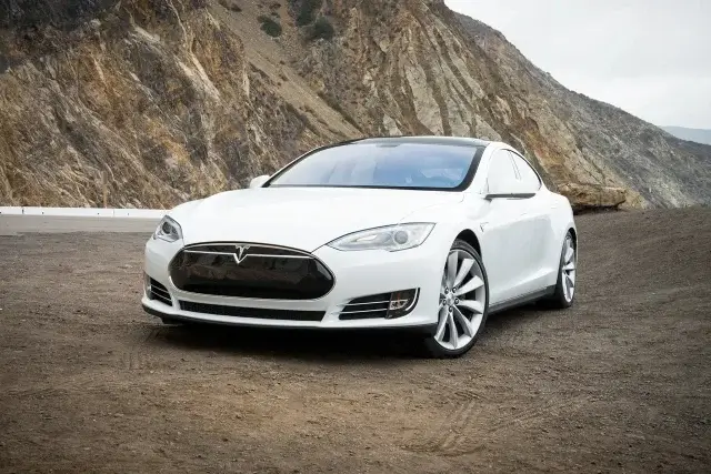 Автопилот Tesla может быть опасен для жизни