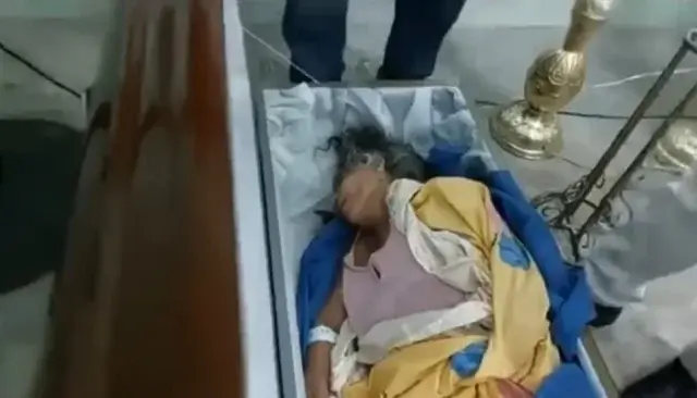 Пенсионерка постучала из гроба во время собственных похорон