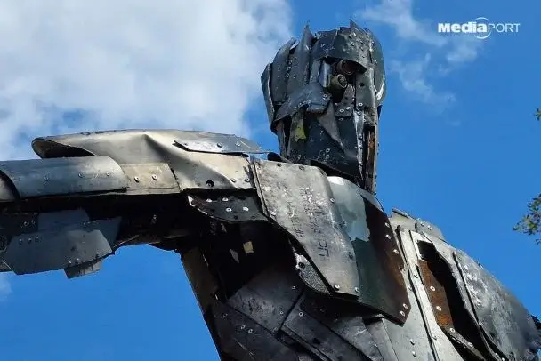 Художник из Украины сделал скульптуру из сбитой российской ракеты