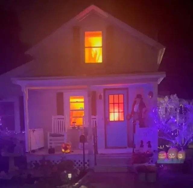 В США соседи вызвали пожарных из-за реалистичных декораций на Хэллоуин