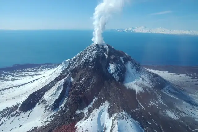 Вулкан Эребус извергает золотую пыль